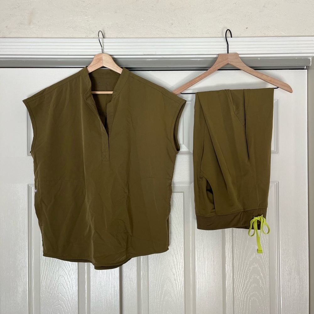 FIGS Technical Collection Men’s Size M and L